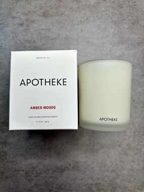 APOTHEKE Amber Woods Candle 11 oz